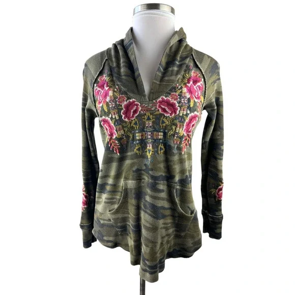 Johnny Was Thermal Waffle Knit Embroidered Camo Hoodie Pullover Green Size Small - Picture 10 of 11